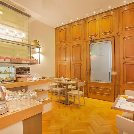 לינה וארוחת בוקר Palazzo Depretis נאפולי